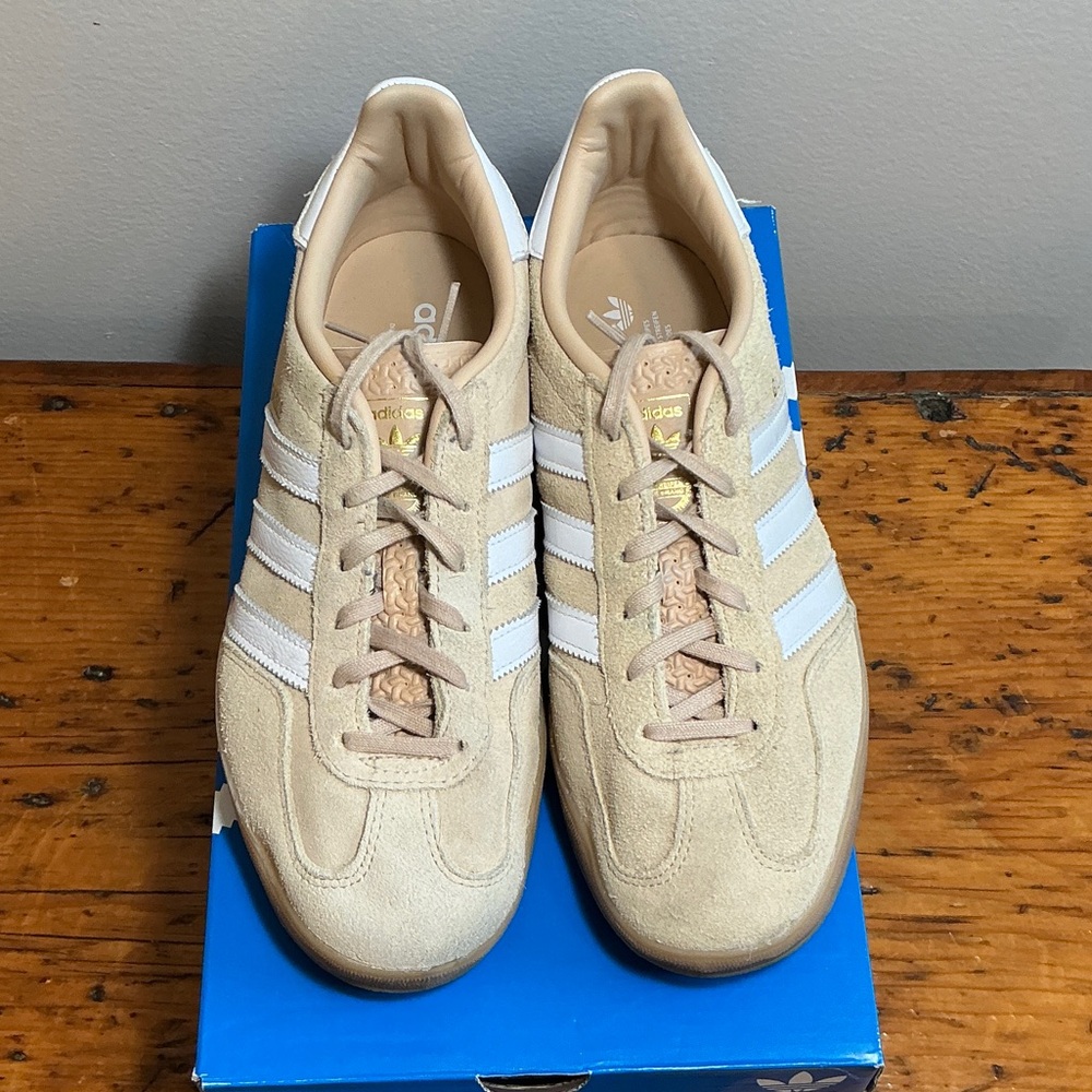 Adidas Gazelle Beige and White Sneakers size 9